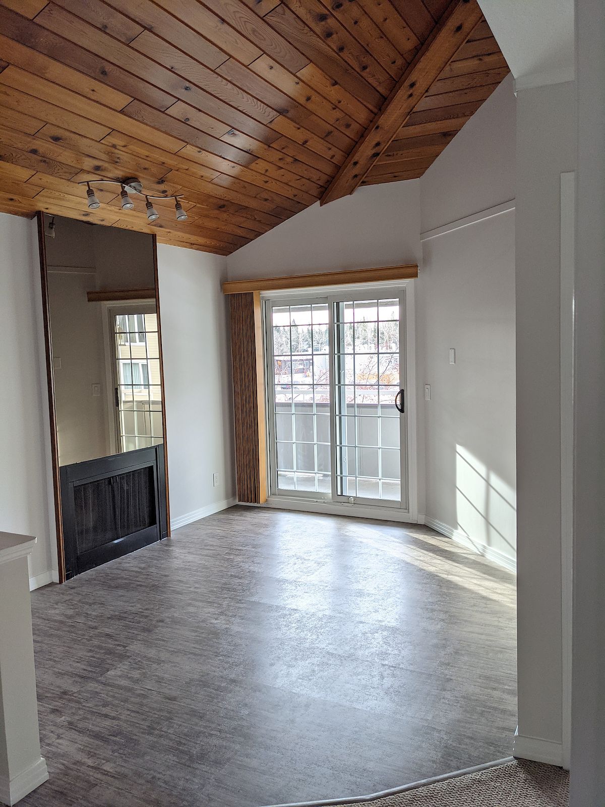 Calgary 2 + Den bedrooms Townhouse for rent. Property photo: 444244-1