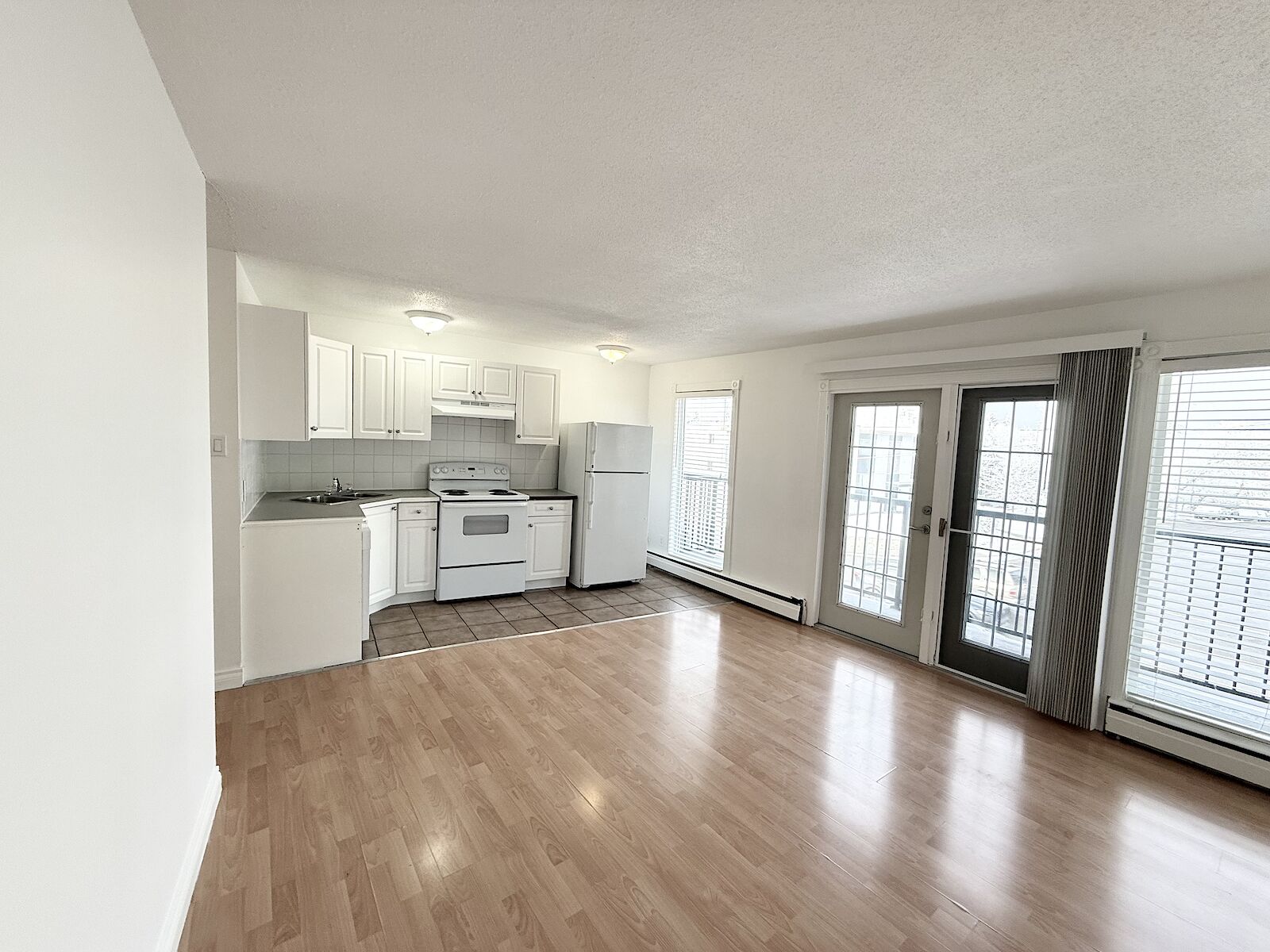 Calgary 1 bedroom Condo Unit for rent. Property photo: 445328-1