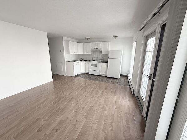 Calgary 1 bedroom Condo Unit for rent. Property photo: 445328-3