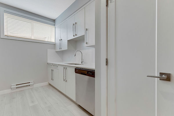 Calgary 3 + Den bedrooms Basement for rent. Property photo: 446661-3
