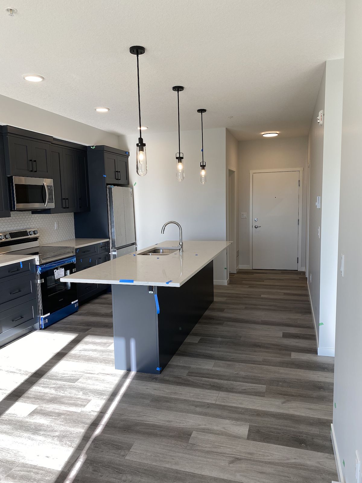 Calgary 2 bedrooms Condo Unit for rent. Property photo: 447187-1