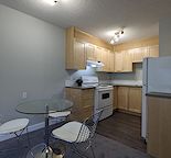 1 BED IN QUIET BOUTIQUE BUILDING IN GREAT LOCATION!