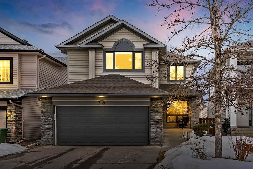 Calgary 4 bedrooms House for rent. Property photo: 447854-1