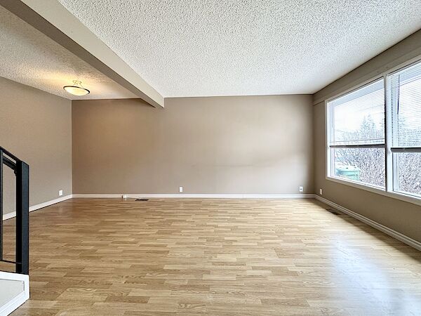Calgary 3 bedrooms Duplex for rent. Property photo: 448401-3