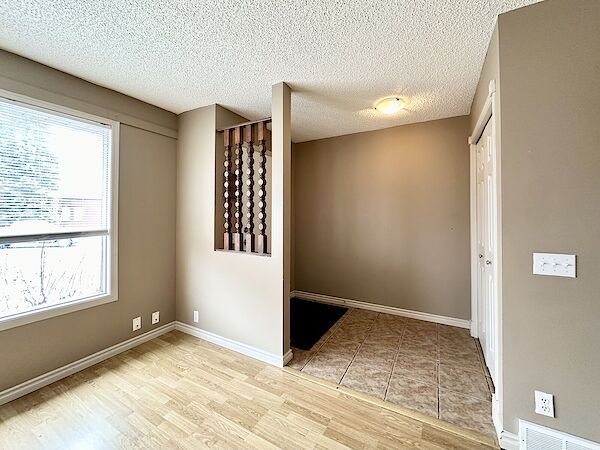 Calgary 3 bedrooms Duplex for rent. Property photo: 448401-2