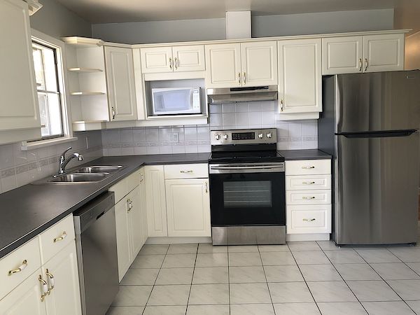 Calgary 4 bedrooms Room For Rent for rent. Property photo: 448627-2