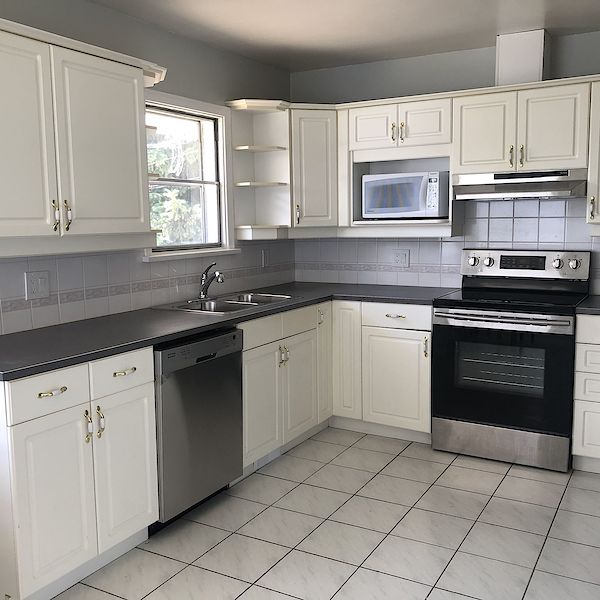 Calgary 4 bedrooms Room For Rent for rent. Property photo: 448627-3