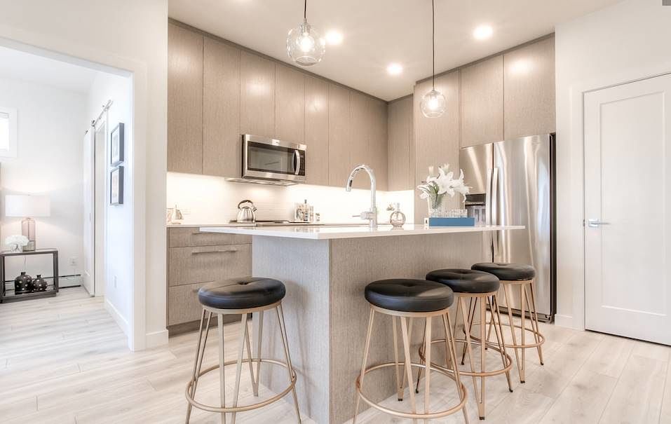 Calgary 2 bedrooms Condo Unit for rent. Property photo: 449262-1