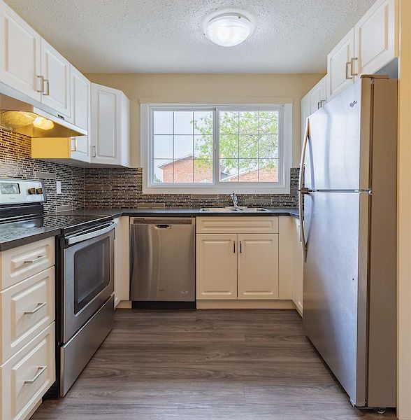 Edmonton 2 bedrooms Townhouse for rent. Property photo: 450156-2