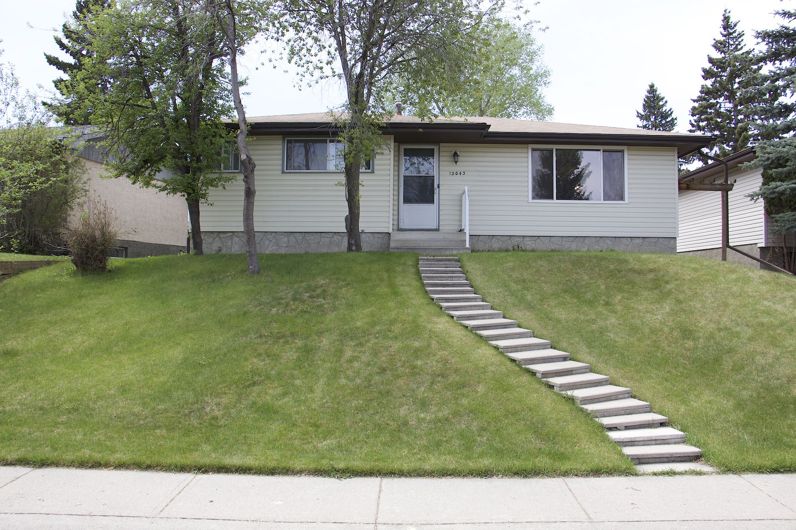 Calgary 2 bedrooms Basement for rent. Property photo: 450199-1