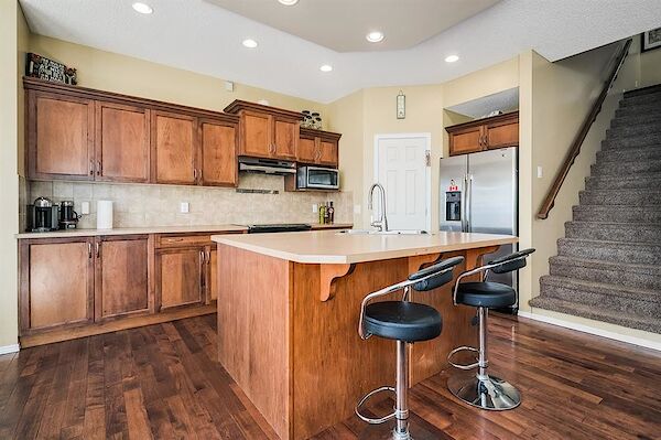 Calgary 4 + Den bedrooms House for rent. Property photo: 450871-2