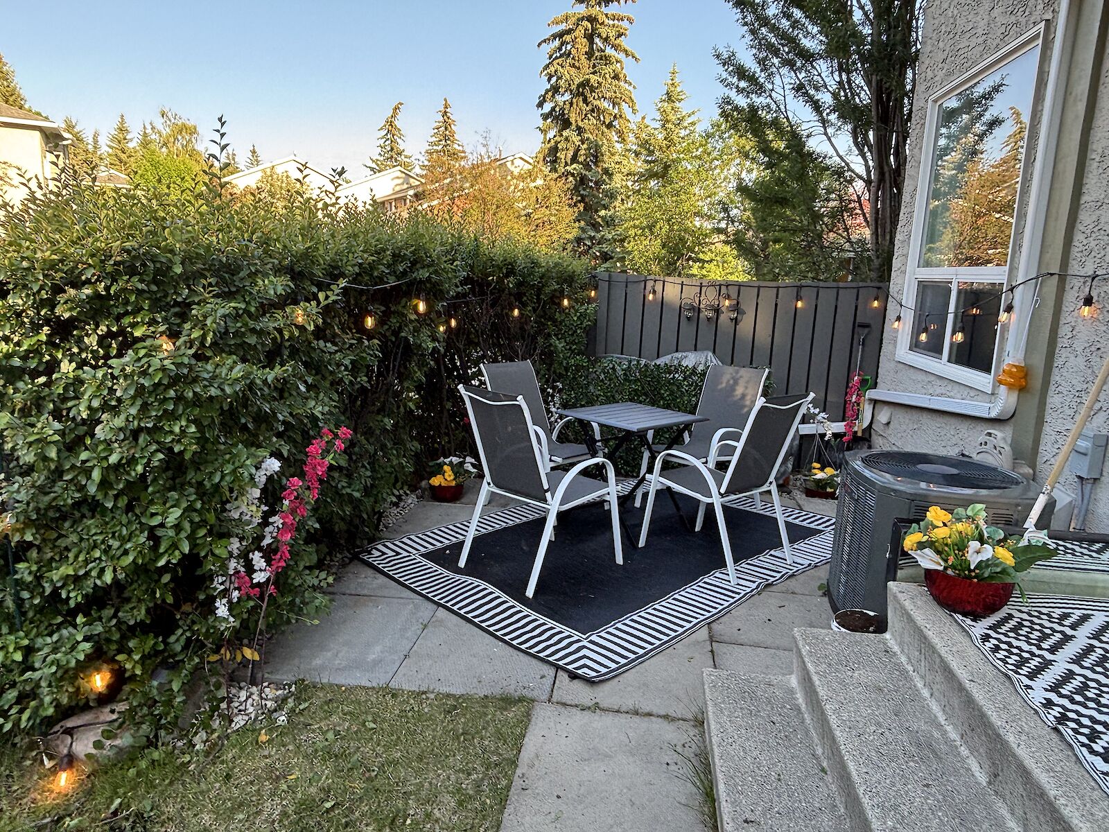 Calgary 4 bedrooms Room For Rent for rent. Property photo: 450924-1