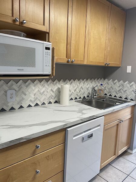 Calgary 4 bedrooms Room For Rent for rent. Property photo: 450924-3