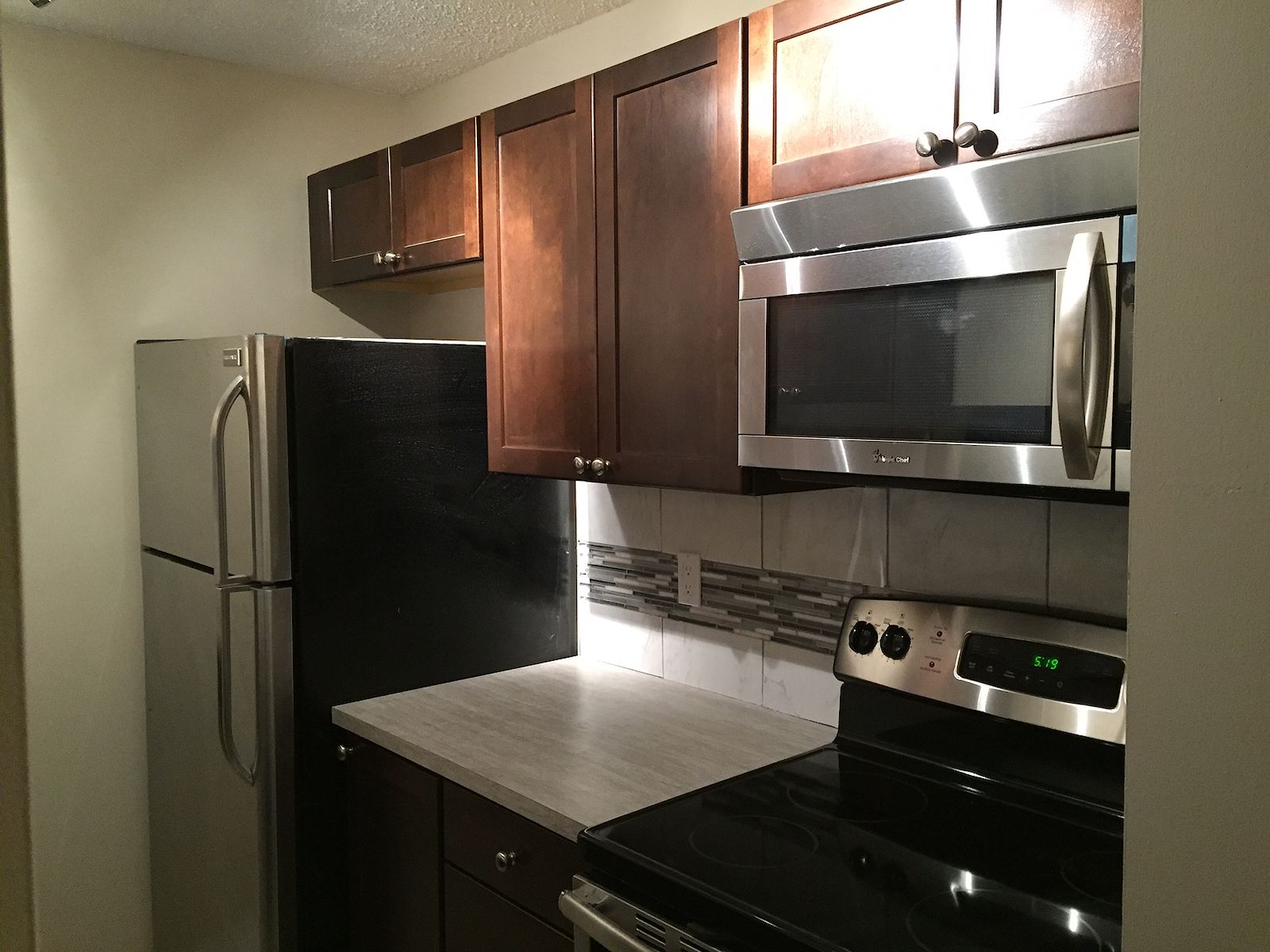Calgary 2 bedrooms Condo Unit for rent. Property photo: 451184-1