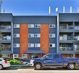 2 Bed / 1 Bath + Den Condo in Renfrew