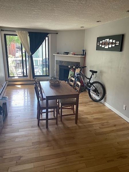 Calgary 3 bedrooms Condo Unit for rent. Property photo: 453710-2