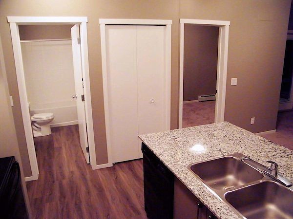 Calgary 2 bedrooms Condo Unit for rent. Property photo: 453940-3