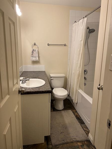 Calgary 3 bedrooms Room For Rent for rent. Property photo: 454255-3
