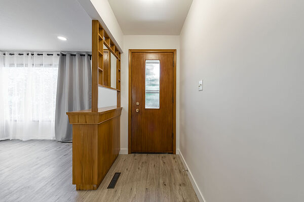 Edmonton 4 bedrooms Main Floor for rent. Property photo: 454825-2
