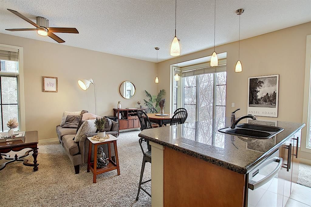 Calgary 2 bedrooms Condo Unit for rent. Property photo: 456004-1