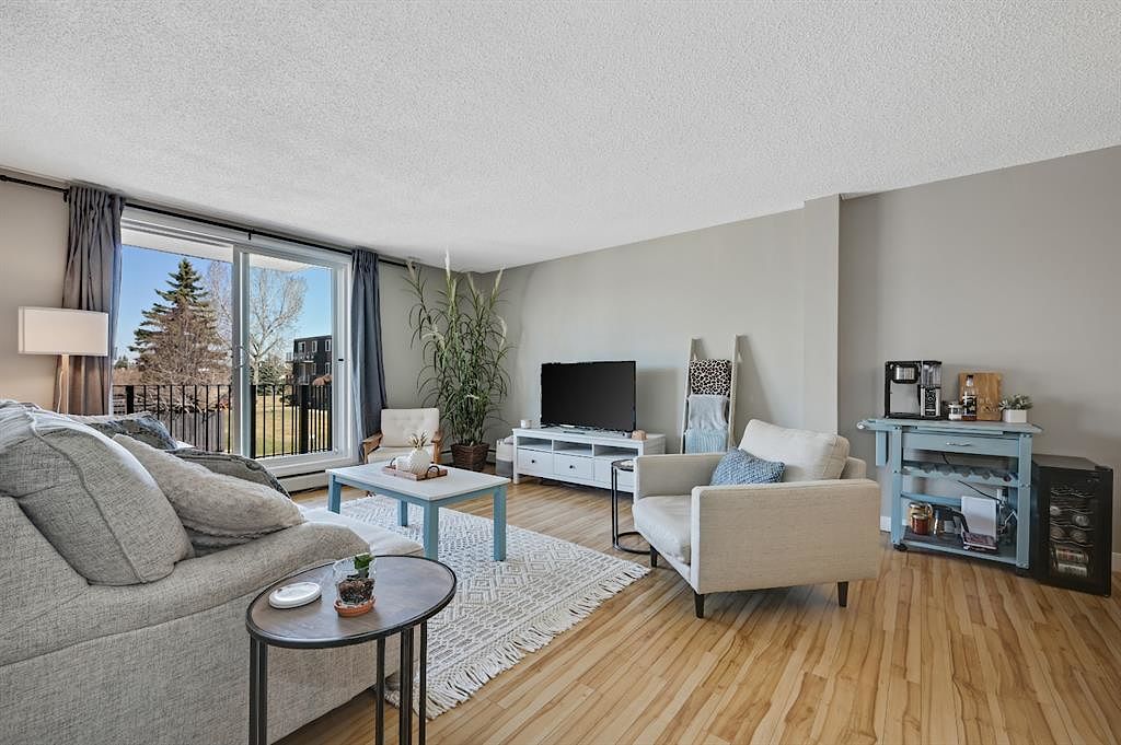 Calgary 2 bedrooms Condo Unit for rent. Property photo: 456073-1