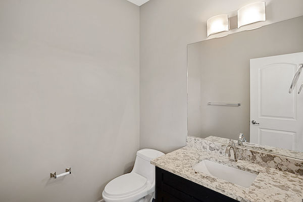 Calgary 3 bedrooms Duplex for rent. Property photo: 456552-2