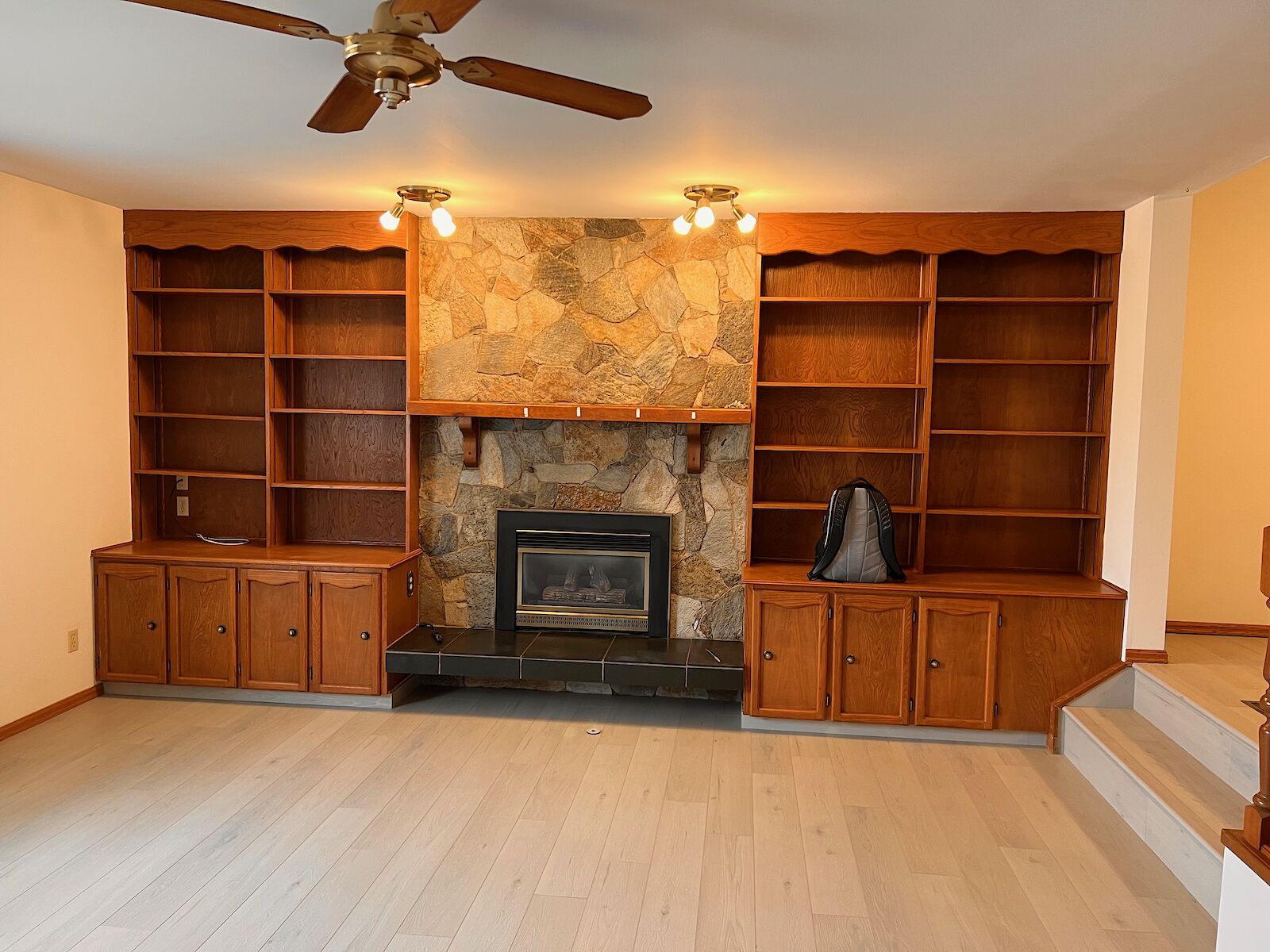 Calgary 3 bedrooms Main Floor for rent. Property photo: 458654-1