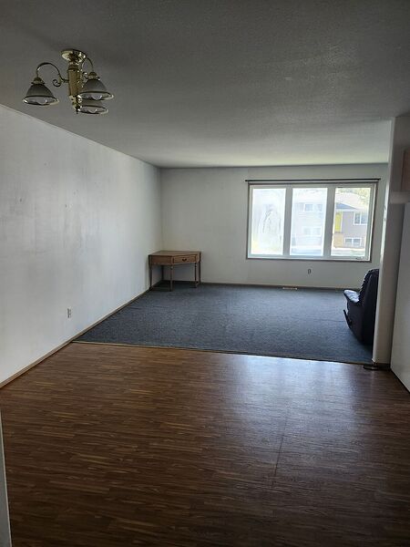 BRIGHT AND INVITING MAIN FLOOR 3BD SUITE IN NUTANA