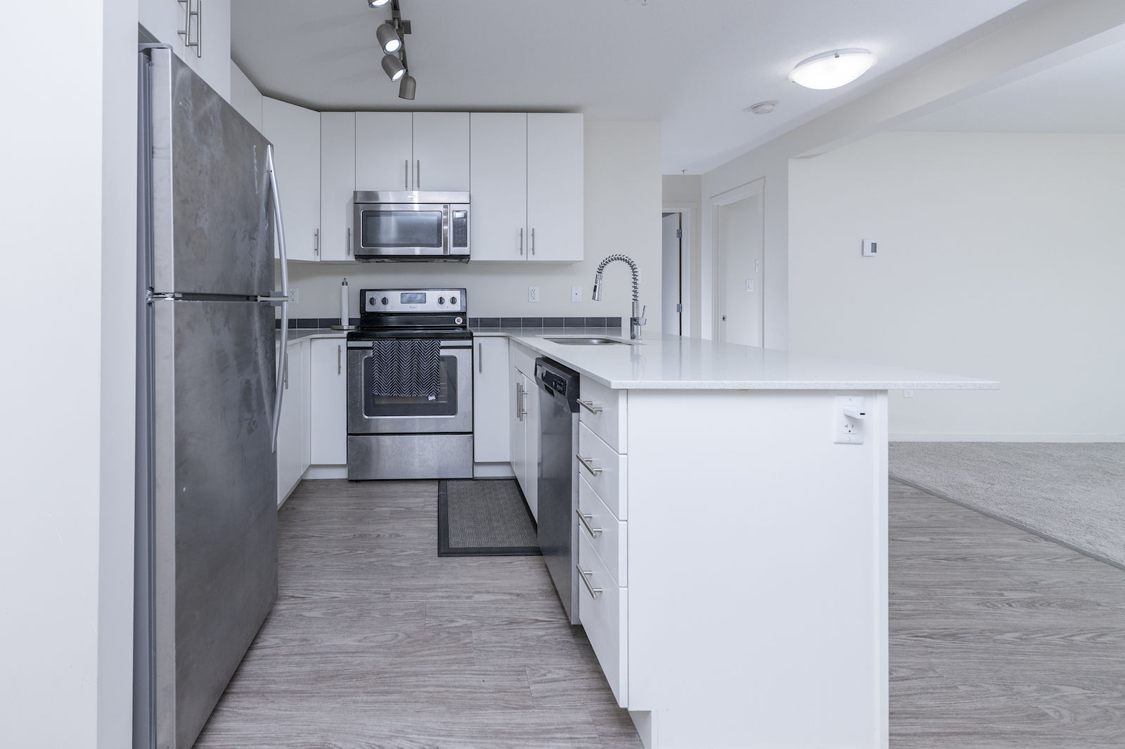 Calgary 2 bedrooms Condo Unit for rent. Property photo: 459386-1