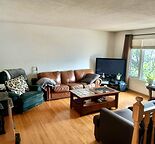 Minutes to UofC - 3 bdm main floor house, close to bus, C-train, SAIT, downtown