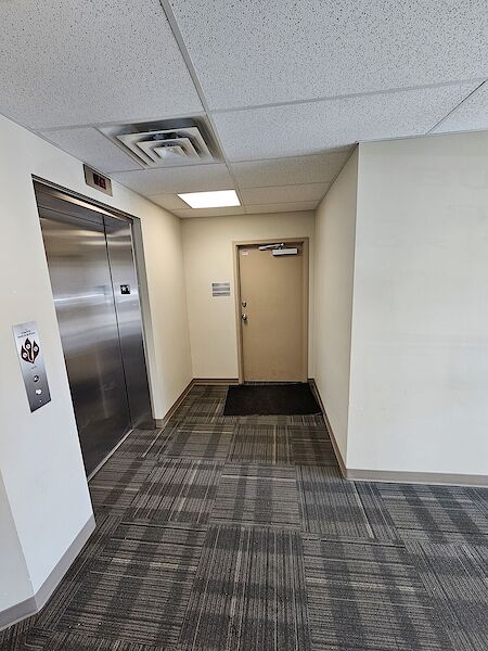 Calgary studio Office Space for rent. Property photo: 459941-3