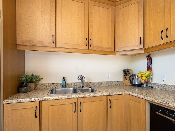 Calgary 3 bedrooms Townhouse for rent. Property photo: 460488-2