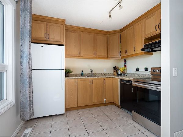 Calgary 3 bedrooms Townhouse for rent. Property photo: 460488-3