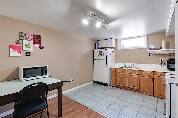 Calgary 1 + Den bedrooms Basement for rent. Property photo: 460752-2