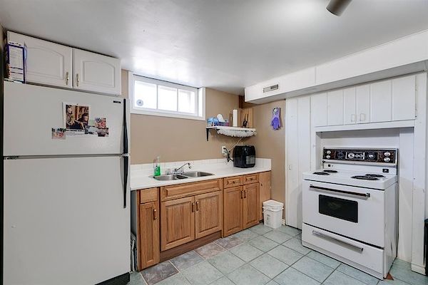 Calgary 1 + Den bedrooms Basement for rent. Property photo: 460752-3