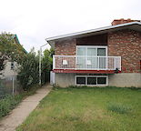 1000 SQFT RENOVATED 2 BEDROOMS LEGAL BASEMENT SUITE WITH YOUR OWN LAUDARY SET!