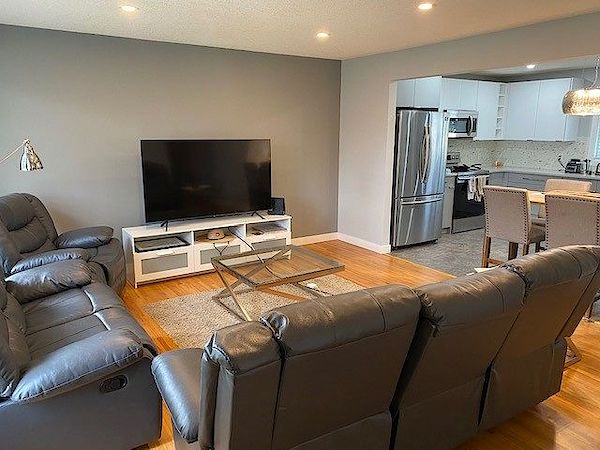Calgary 3 bedrooms Main Floor for rent. Property photo: 461751-2