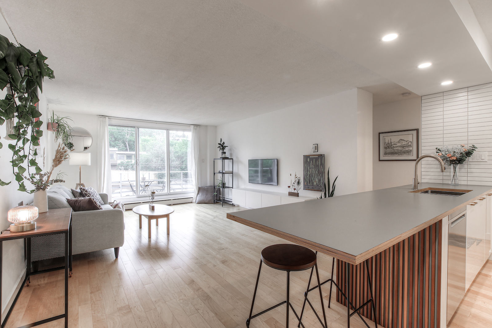 Calgary 1 bedroom Apartment for rent. Property photo: 461782-1