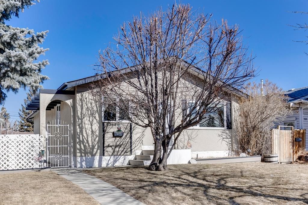 Calgary 4 + Den bedrooms House for rent. Property photo: 462661-1