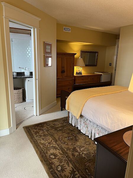 Calgary 1 bedroom Room For Rent for rent. Property photo: 462786-3