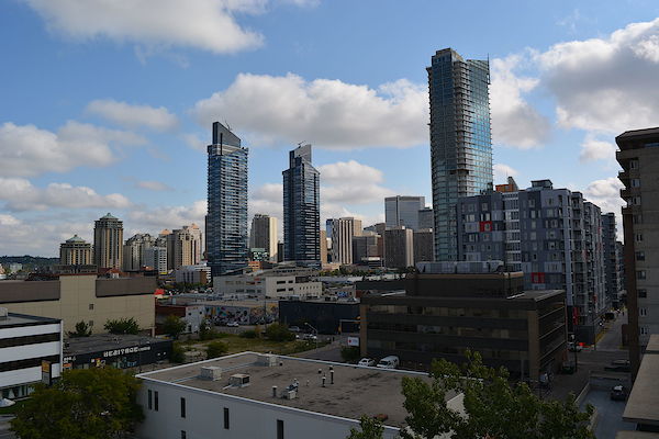 Tired of the "usual" - TOP FLOOR CORNER 2 BEDROOM CONDO WITH DOWNTOWN VIEWS !!