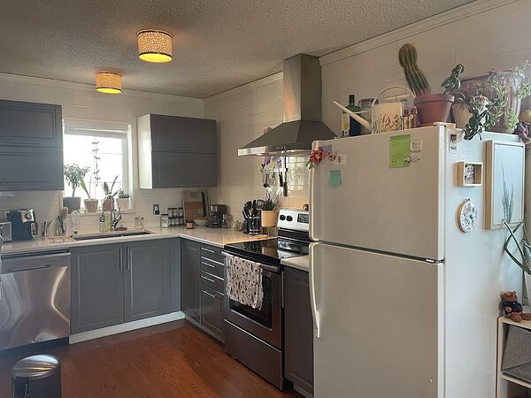 Calgary 2 + Den bedrooms Main Floor for rent. Property photo: 463279-3