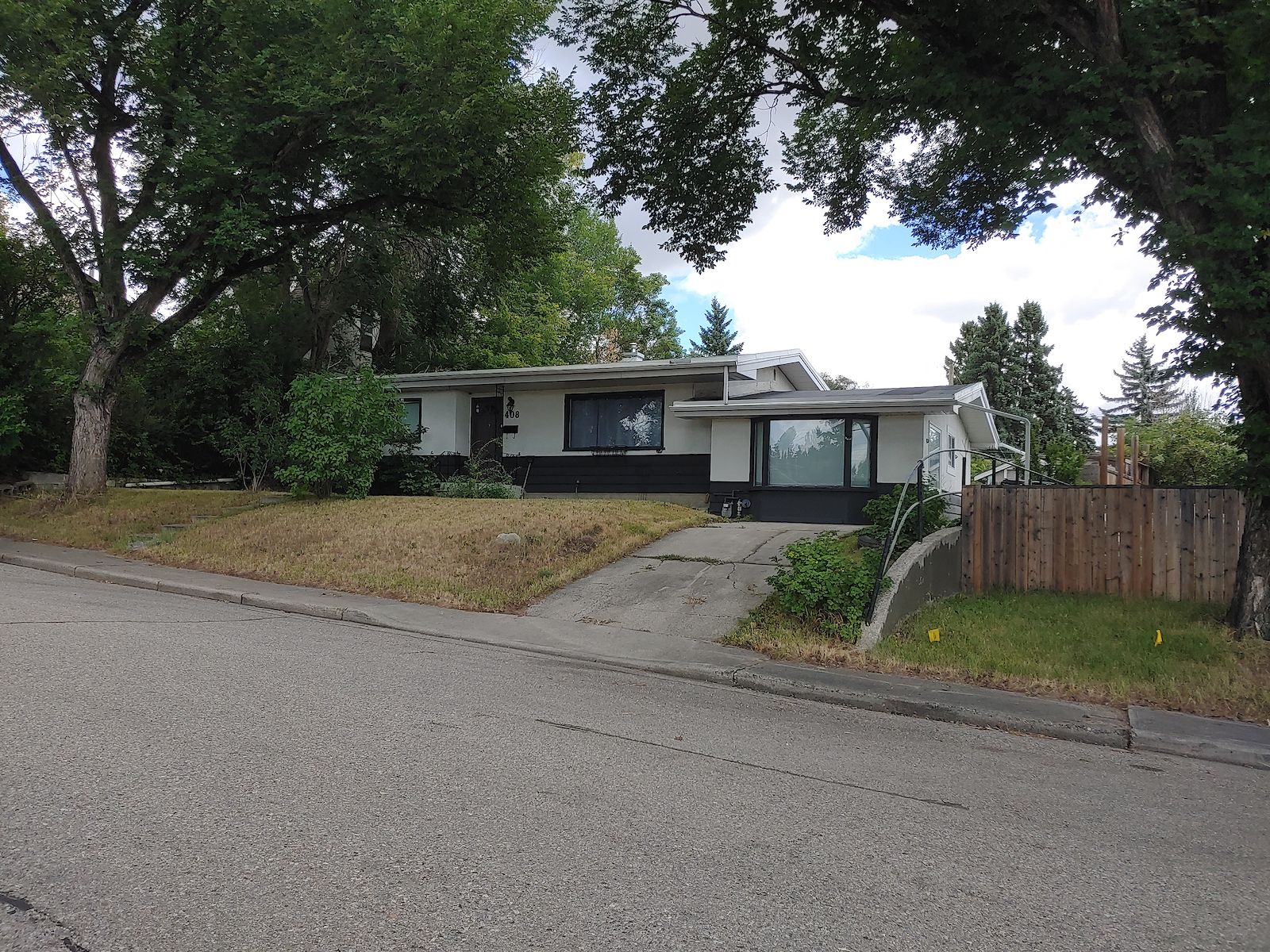 Calgary 2 + Den bedrooms House for rent. Property photo: 463305-1