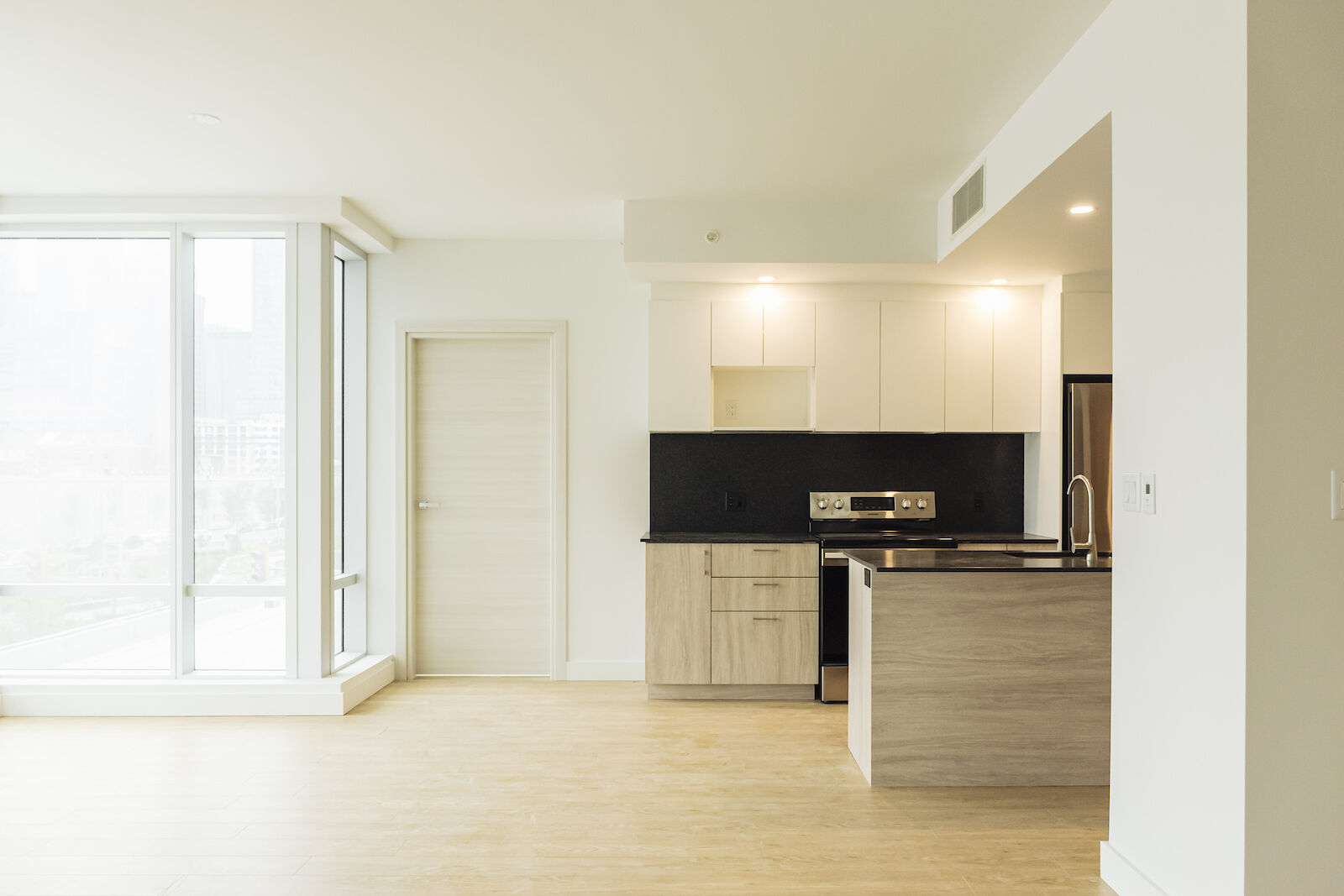 Montr&eacute;al bachelor bedrooms Apartment for rent. Property photo: 464323-1