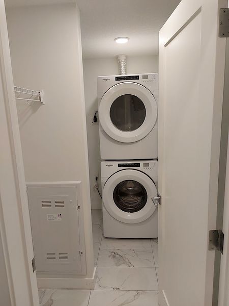 Calgary 1 + Den bedrooms Condo Unit for rent. Property photo: 464955-2
