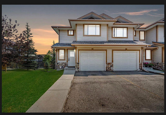 Calgary 3 + Den bedrooms Townhouse for rent. Property photo: 465170-1
