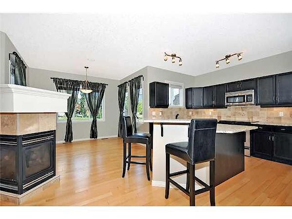 Calgary 3 + Den bedrooms House for rent. Property photo: 465184-2