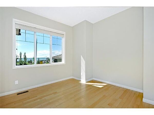 Calgary 3 + Den bedrooms House for rent. Property photo: 465184-3