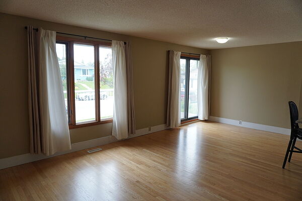 Calgary 3 + Den bedrooms House for rent. Property photo: 465546-3