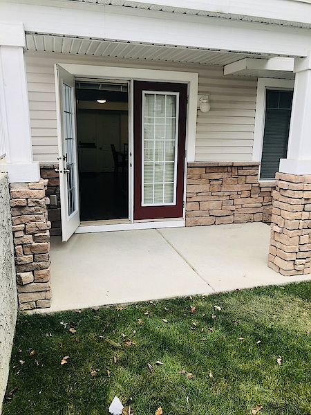 Calgary studio Basement for rent. Property photo: 465830-2